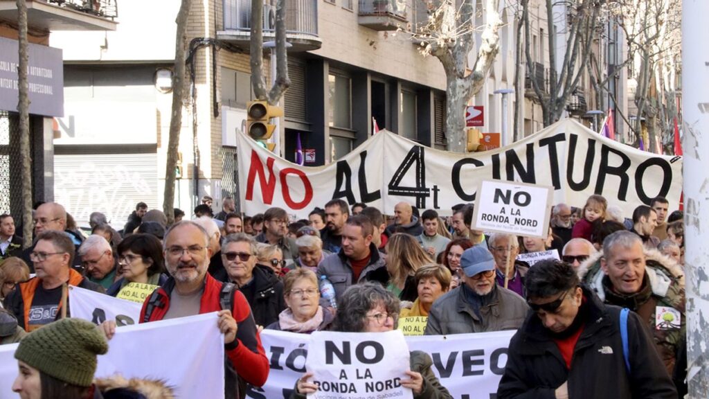 Alt: ERC, la CUP i ECP clamen en contra del Quart Cinturó prioritzant el transport públic