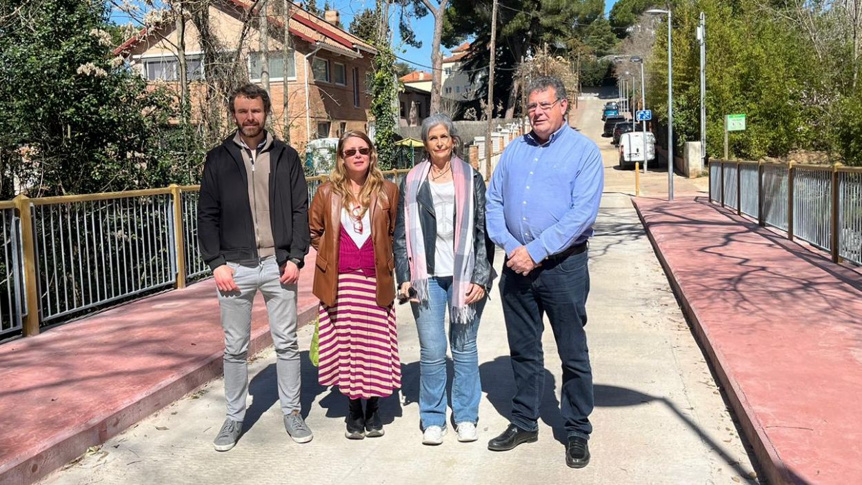 Un pont uneix ja tot el passeig del Canari de Valldoreix