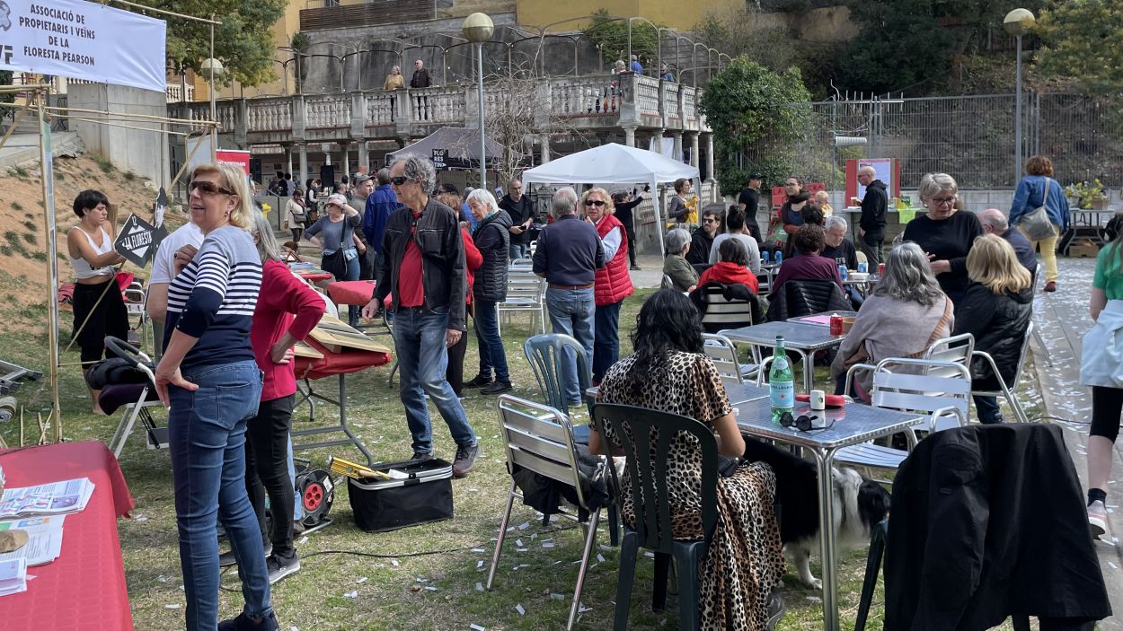 El pati del Casino de La Floresta no s'està obrint tots els caps de setmana