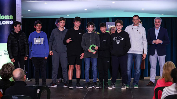 L'aleví masculí d'handbol de l'escola la Floresta, millor equip escolar
