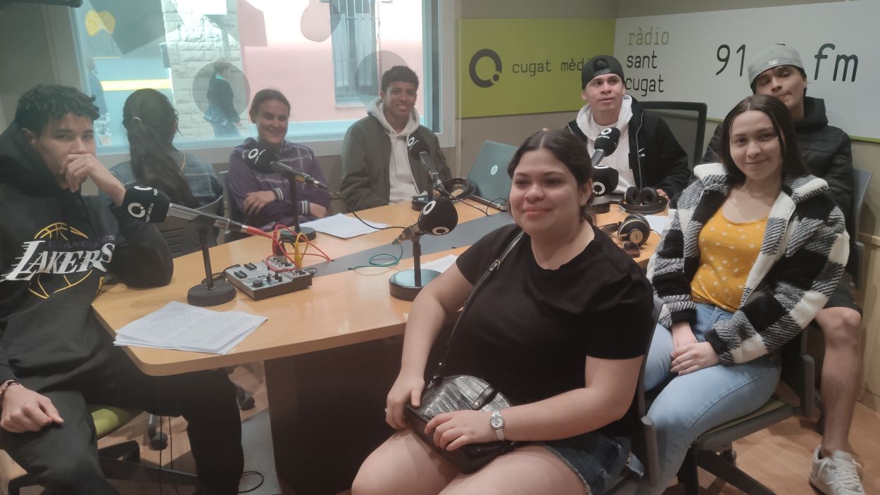 L'alumnat del CFA Sant Cugat explica faules en el nou pòdcast