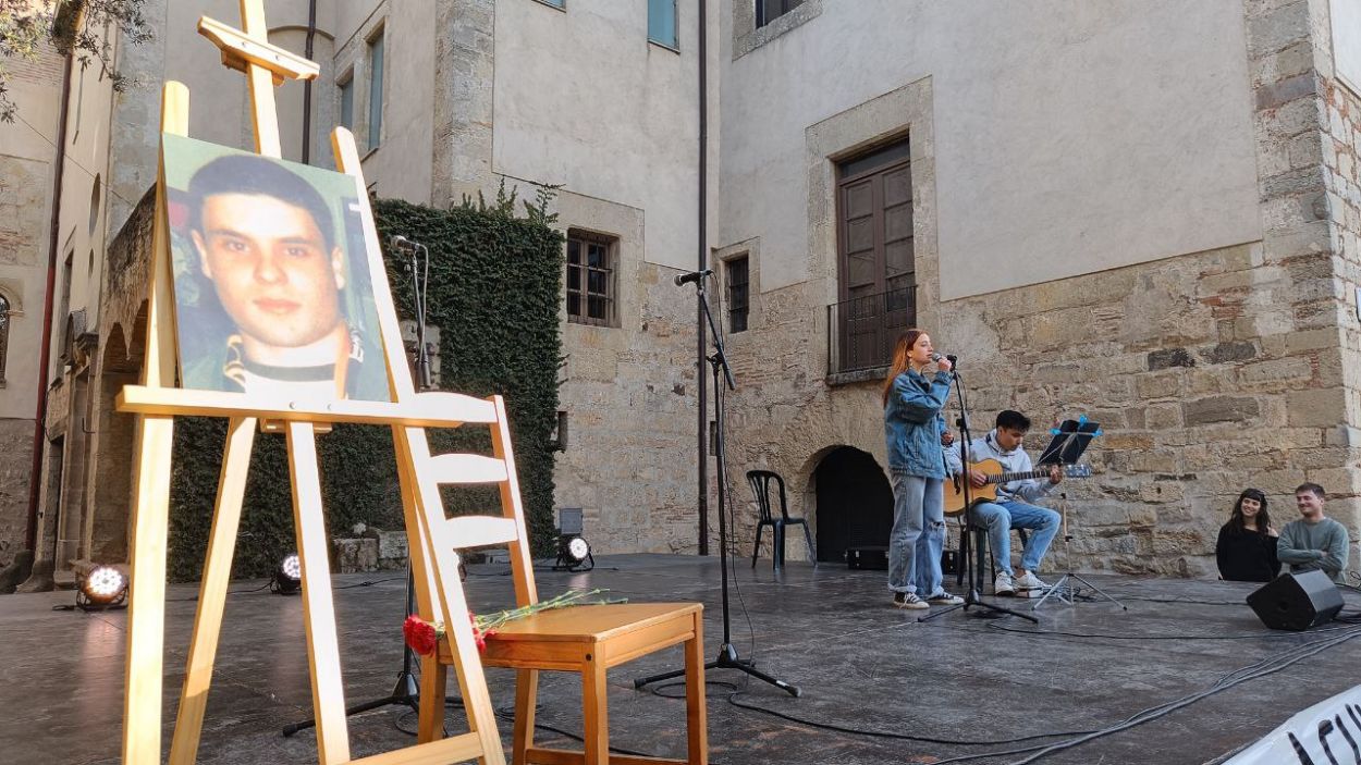 Arran homenatja Agulló: 