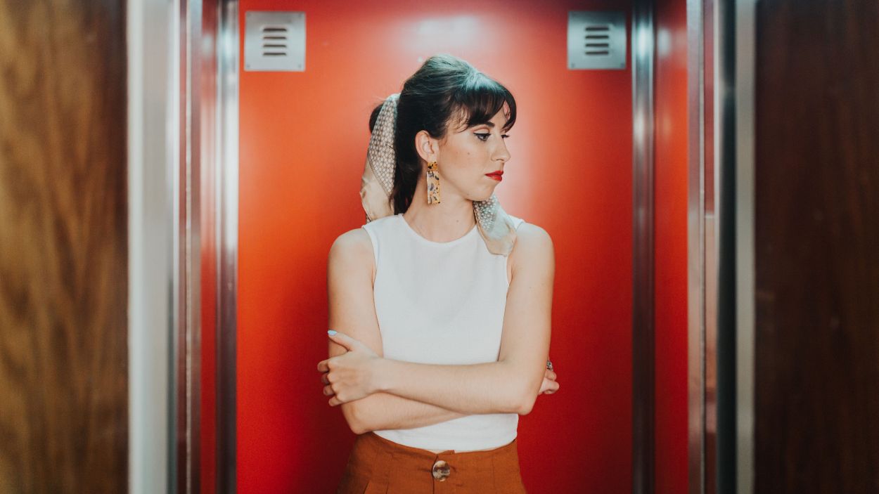 'ESTEM VIUS TOT EL R4TO', el primer disc de la florestana Karla amb K, veurà la llum aquest juny