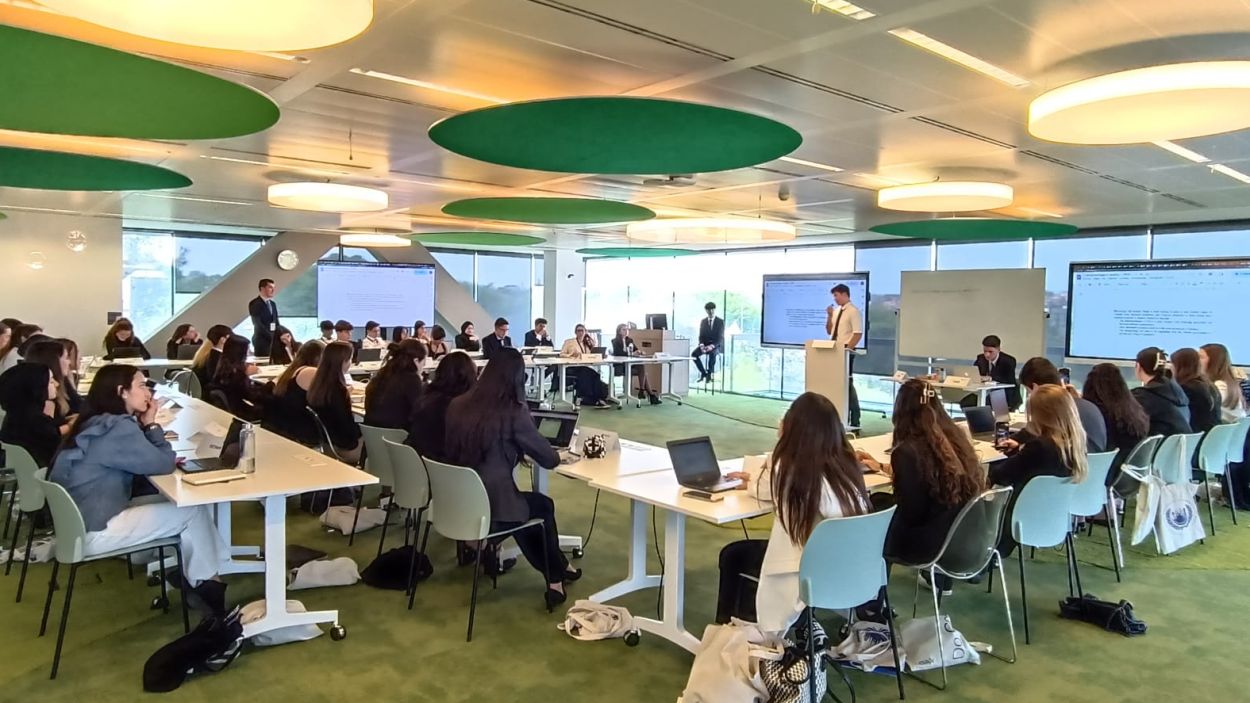 400 joves de tot el món converteixen Esade en les 'Nacions Unides' durant tres dies