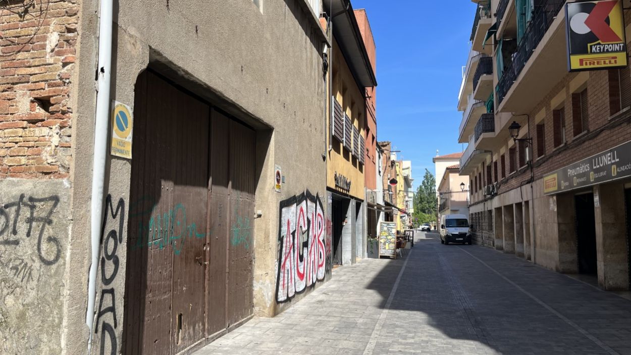 Segueixen els problemes de convivència i inseguretat per la casa ocupada del carrer de la Plana de l'Hospital