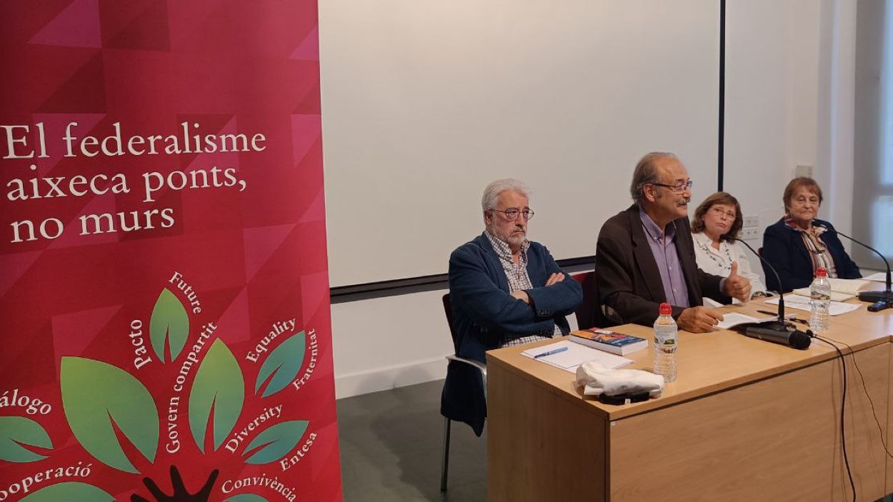 Federalistes d'Esquerres aposta per dotar les administracions locals de més competències