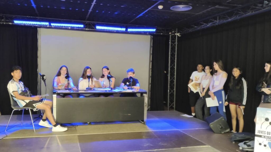 Alt: Escolta el pòdcast realitzat al  Congrés de Joves per la Pau-Arcadi Oliveres