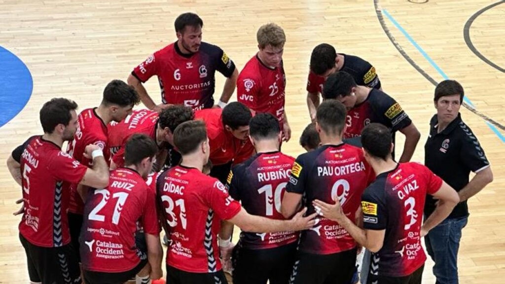 Alt: Un llibre, un reportatge i un logo especial per celebrar els 50 anys del Club Handbol Sant Cugat