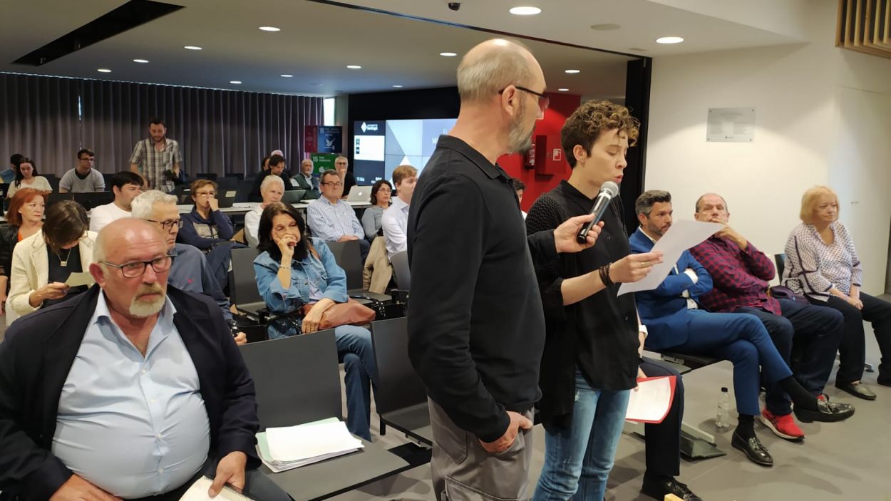 La casa ocupada del centre i la situació del Mercat Vell, a l'audiència pública