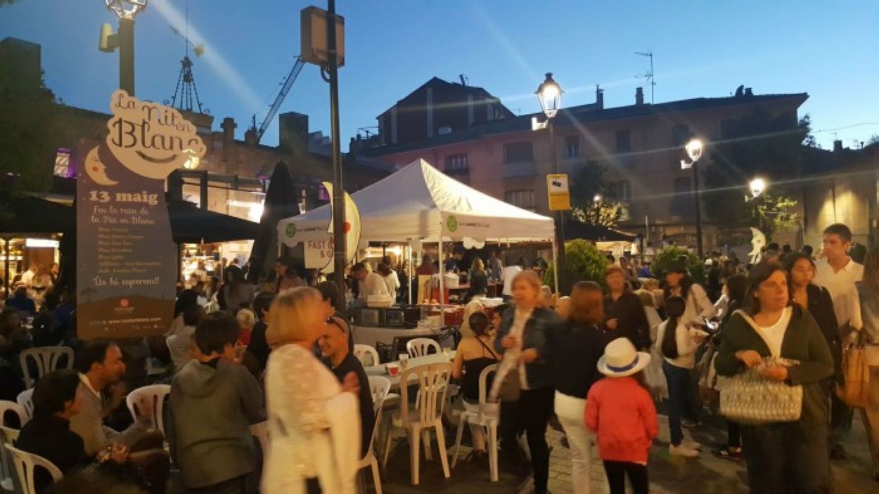 Sant Cugat celebra la festa del comerç local en una nova edició de la Nit en Blanc