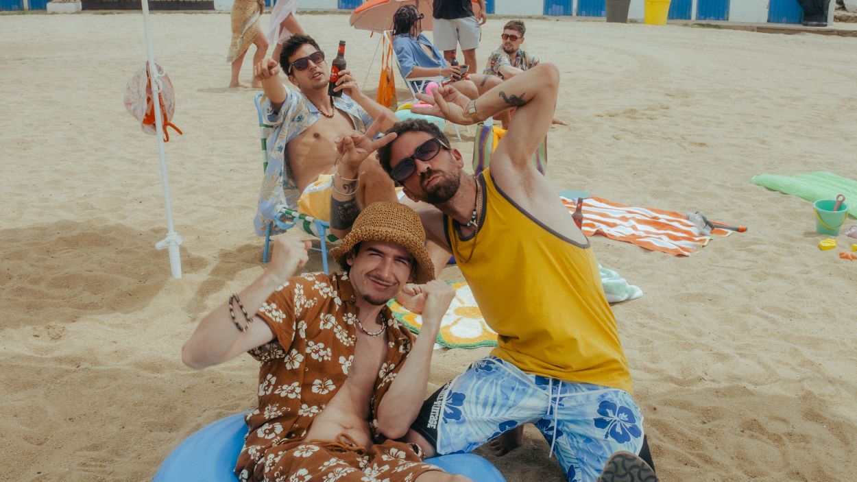 Stay Homas i The Tyets llancen 'La platja' per ser la cançó de l'estiu en català