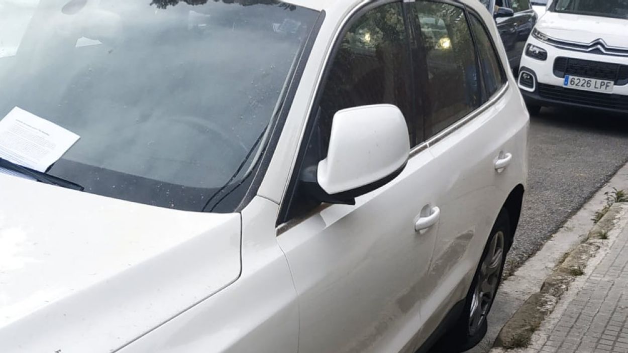 Desinflen les rodes de 40 cotxes d'alta gamma a Sant Cugat en una acció per l'emergència climàtica