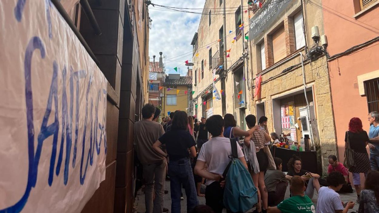 El Bloc l'Escaleta acorda amb la propietat marxar de l'edifici al setembre