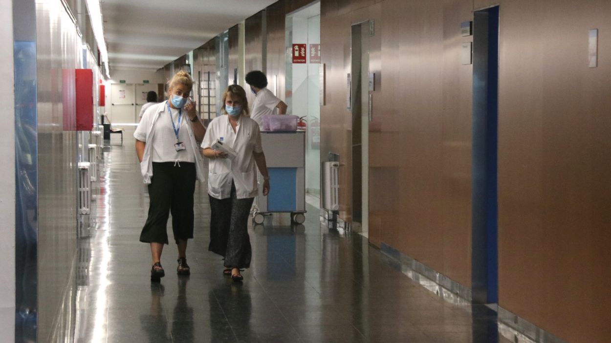 Les mascaretes deixen de ser obligatòries en els centres sanitaris i farmàcies