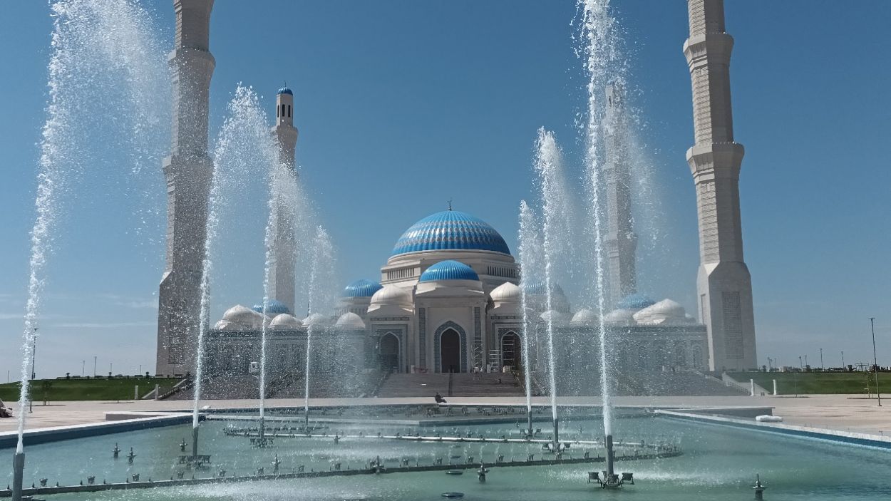 Una font gegant a la Mesquita Central del Kazakhstan, entre els nous projectes de Fluidra