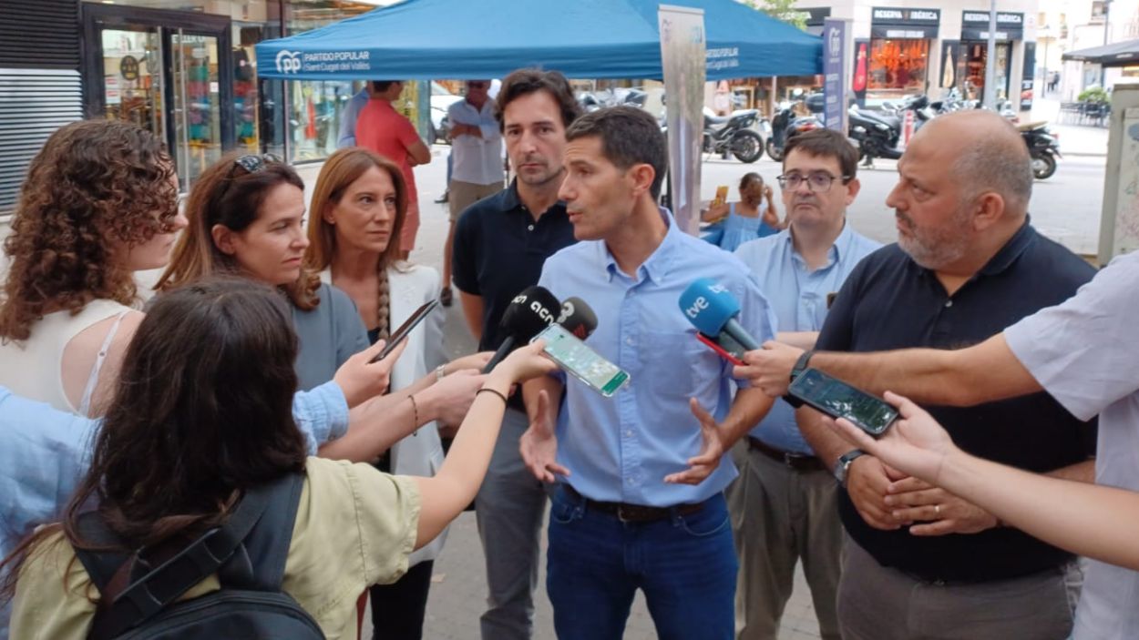 El PP critica la visita de Vallès a Puigdemont: 