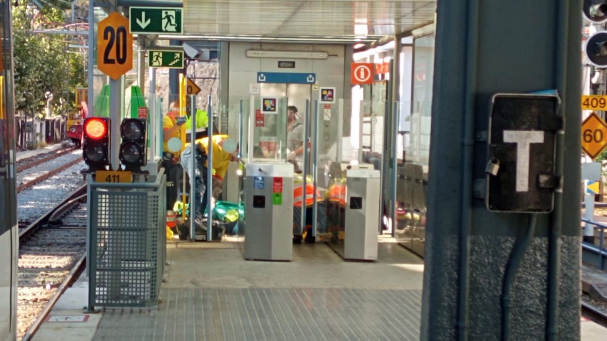 Un desfibril·lador salva la vida a un usuari d'FGC