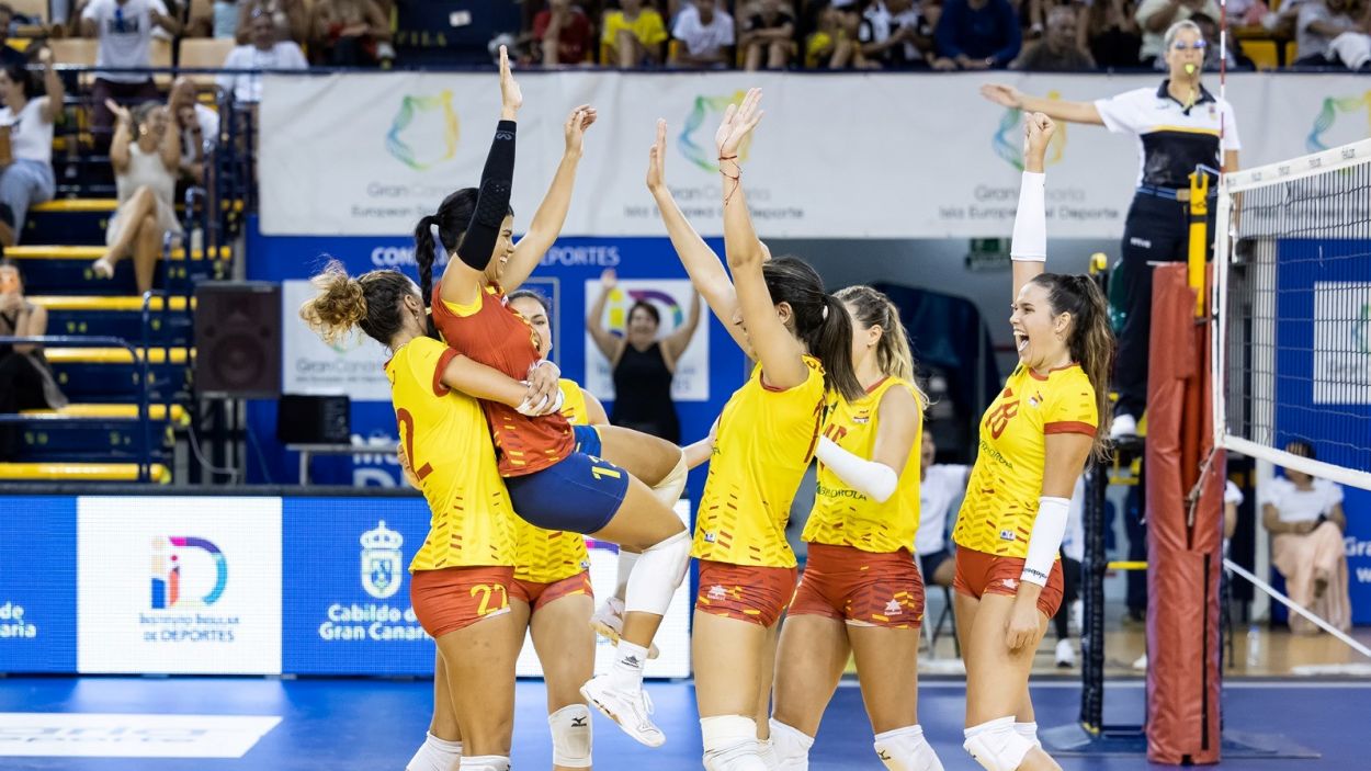 Zoi Mavrommatis i Ariadna Priante, a l'Eurovolley amb la selecció espanyola