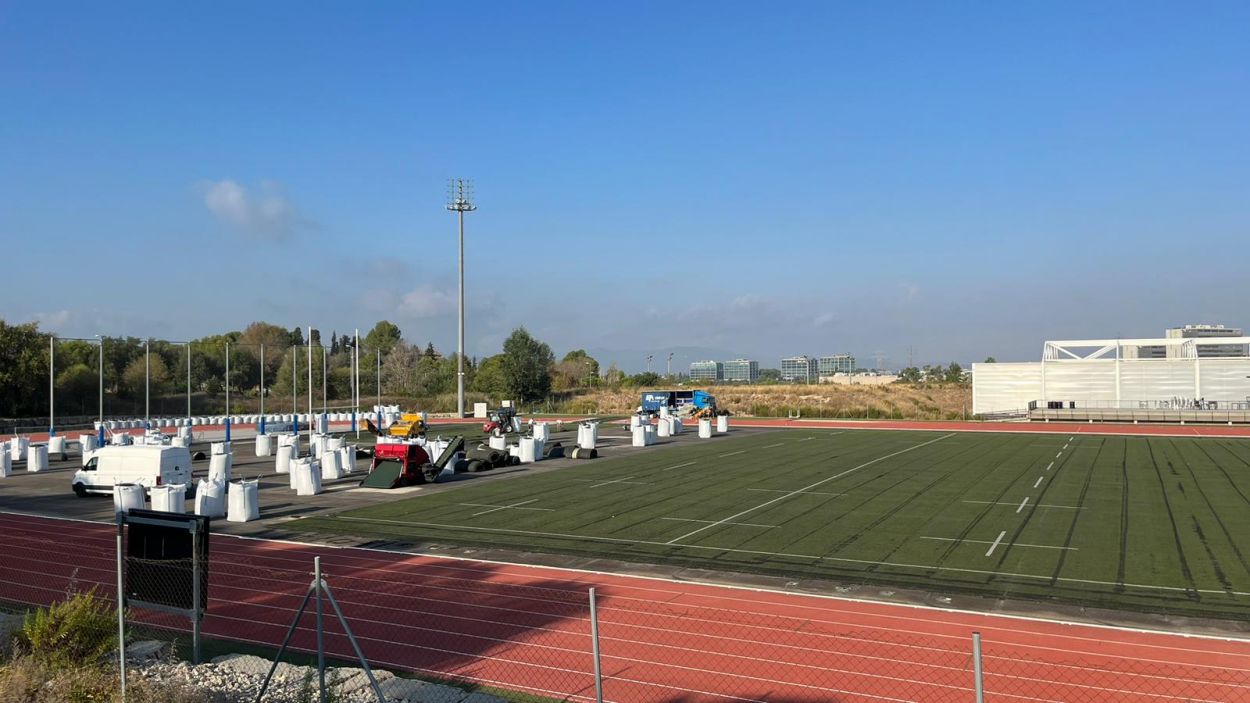 Comencen les obres de renovació de la gespa de La Guinardera