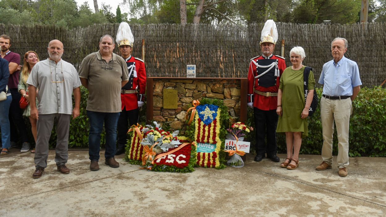 L'ofrena floral i el missatge institucional del president de l'EMD marquen la Diada a Valldoreix