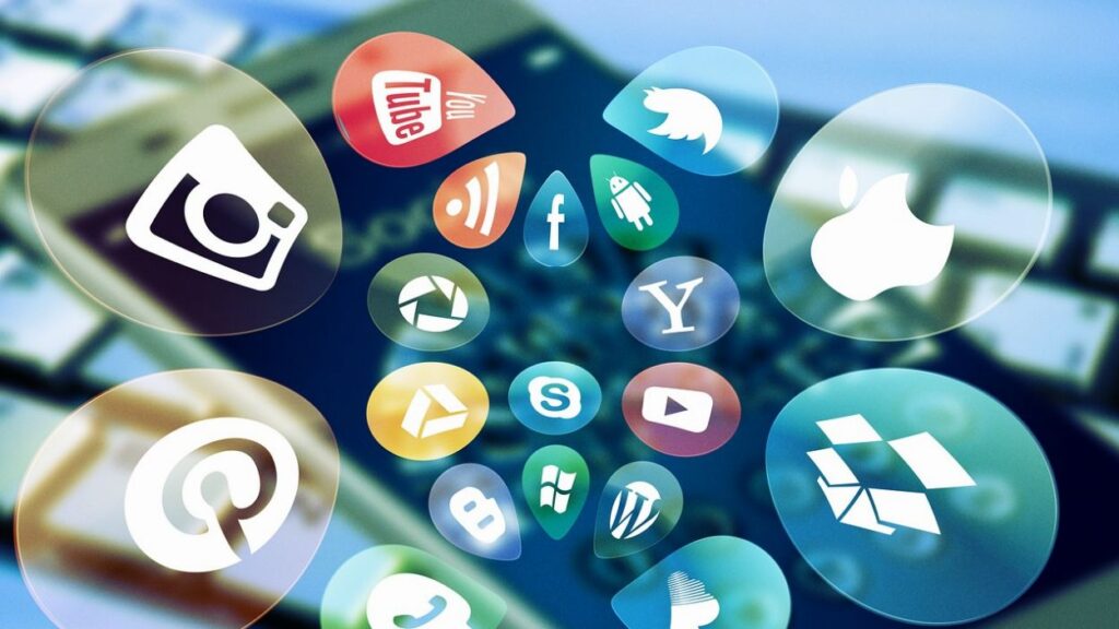 Alt: DalasReview, Ana Peleteiro i diferents xafarderies, al 'Connectats a les xarxes'