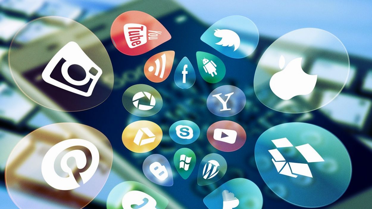 DalasReview, Ana Peleteiro i diferents xafarderies, al 'Connectats a les xarxes'