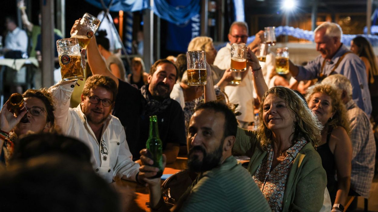 Cervesa i salsitxes: l'Oktoberfest trasllada Baviera a Valldoreix