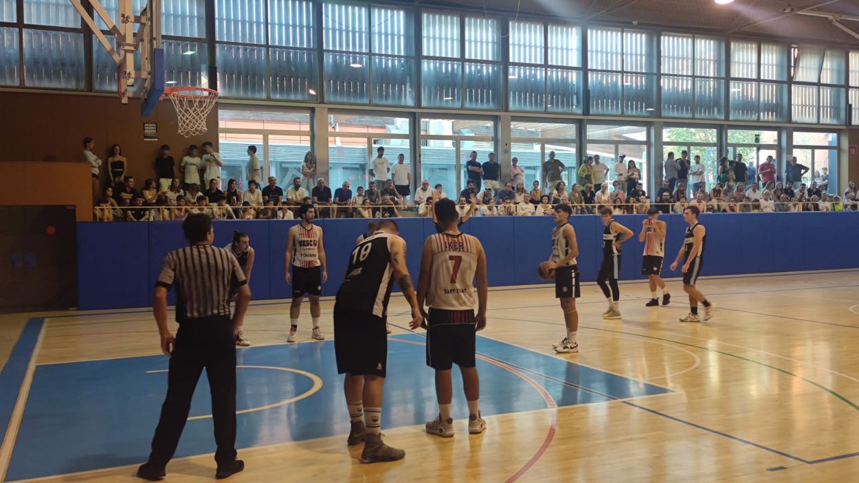 La UESC B s'endú el derbi de la Segona Catalana davant el Qbasket
