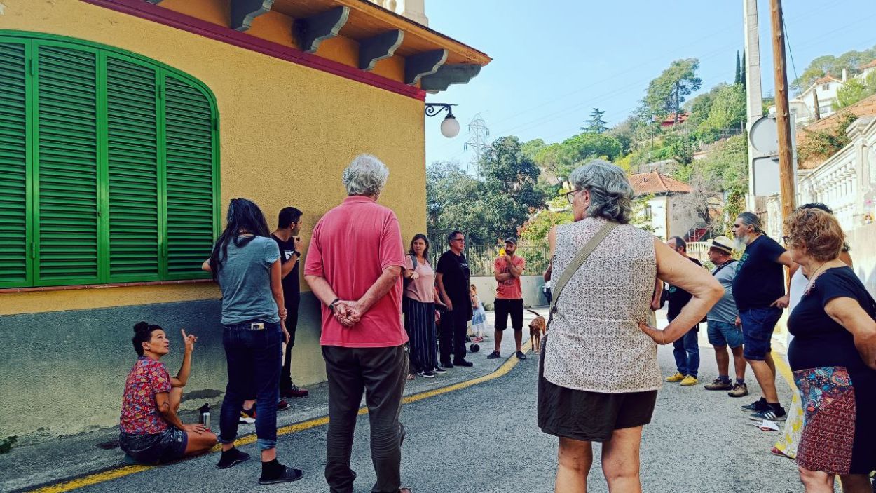 Veïns de la Floresta recullen signatures per a l'obertura a diari i la cogestió del Casino