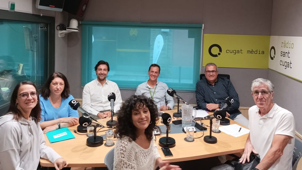 Les queixes de les AFES i les ombres als patis de les escoles, a la tertúlia política 'El Gall del Monestir'