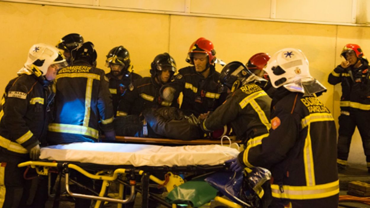 Tall de matinada als Túnels de Vallvidrera per un simulacre dels Bombers