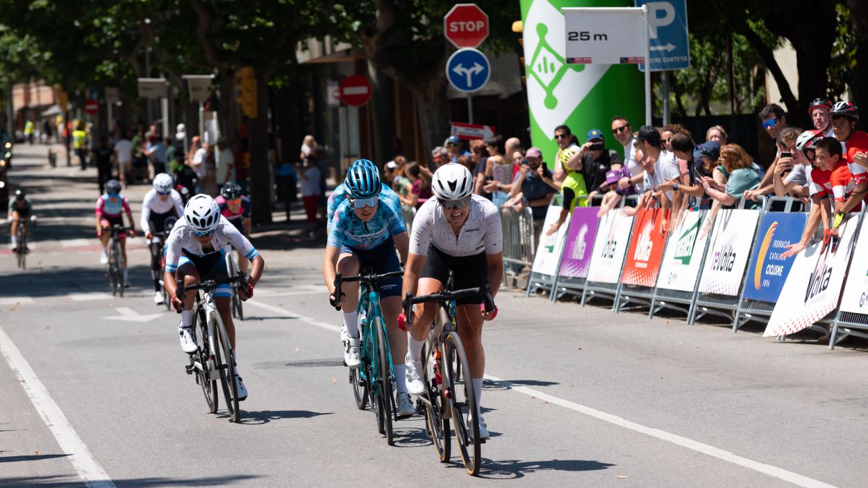 La cursa ciclista femenina La ReVolta marxa de Sant Cugat