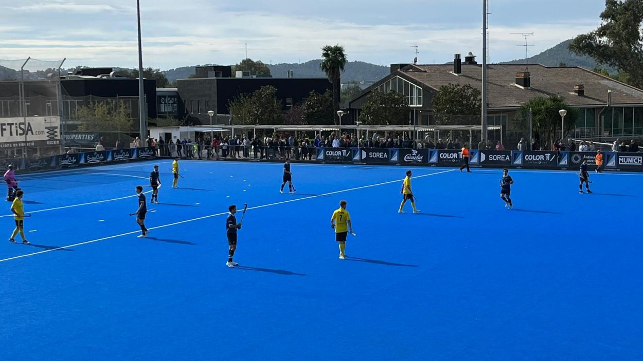 El Junior masculí suma un punt valuós davant l'Atlètic Terrassa amb un empat in extremis