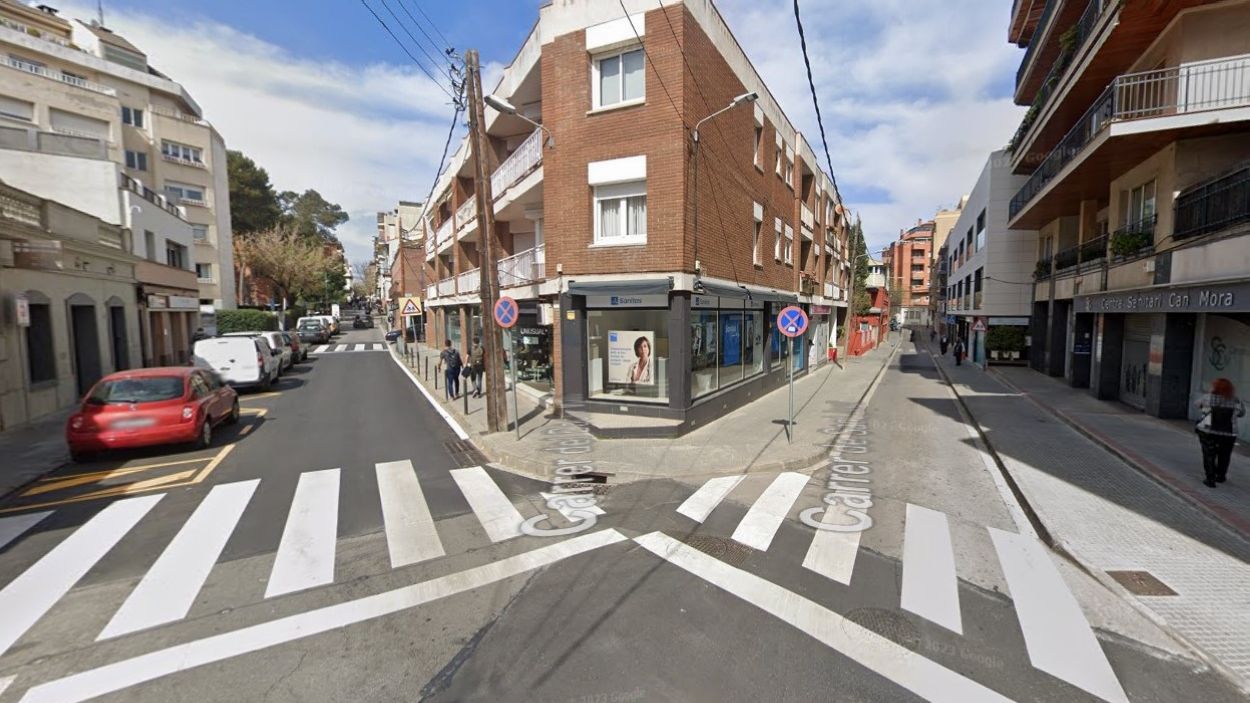 Tallat al trànsit el carrer de Sant Jordi entre Doctor Murillo i rambla Can Mora