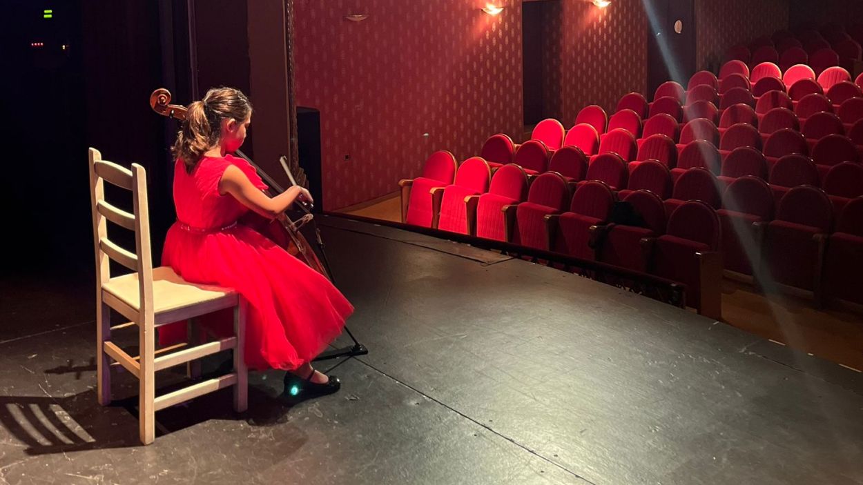 Yuna Pons: una santcugatenca de rècord amb un violoncel a les mans