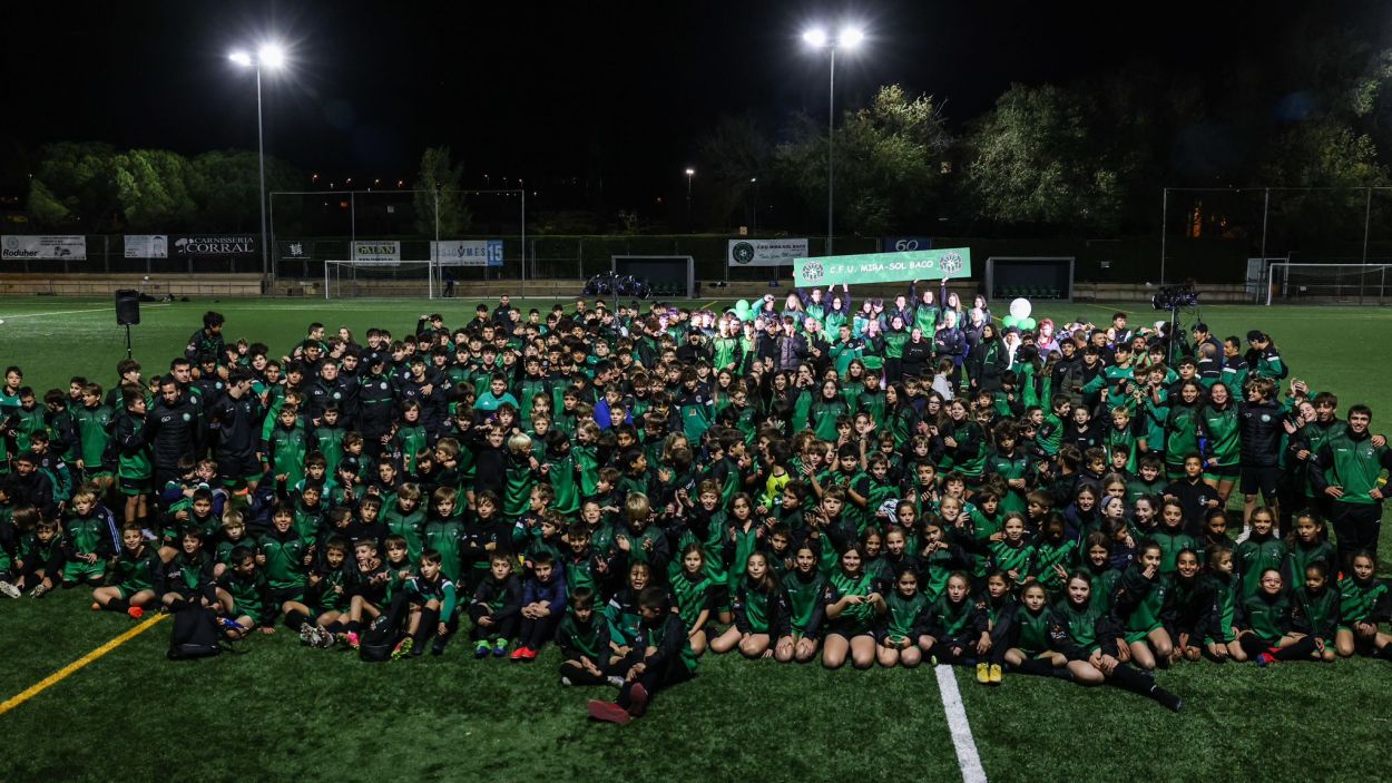 El Pio FC de la Kings League, convidat de luxe a la presentació dels equips del Mira-sol Baco