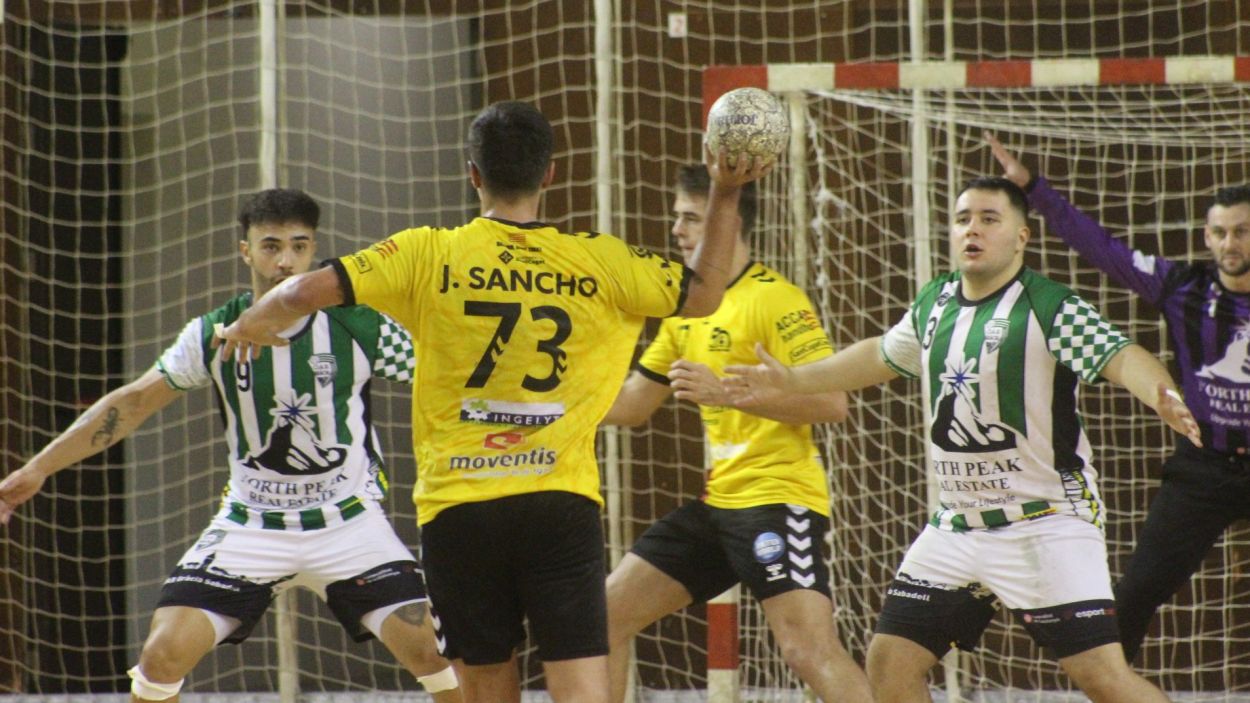 L'Handbol Sant Cugat s'agrada i supera al líder de la lliga