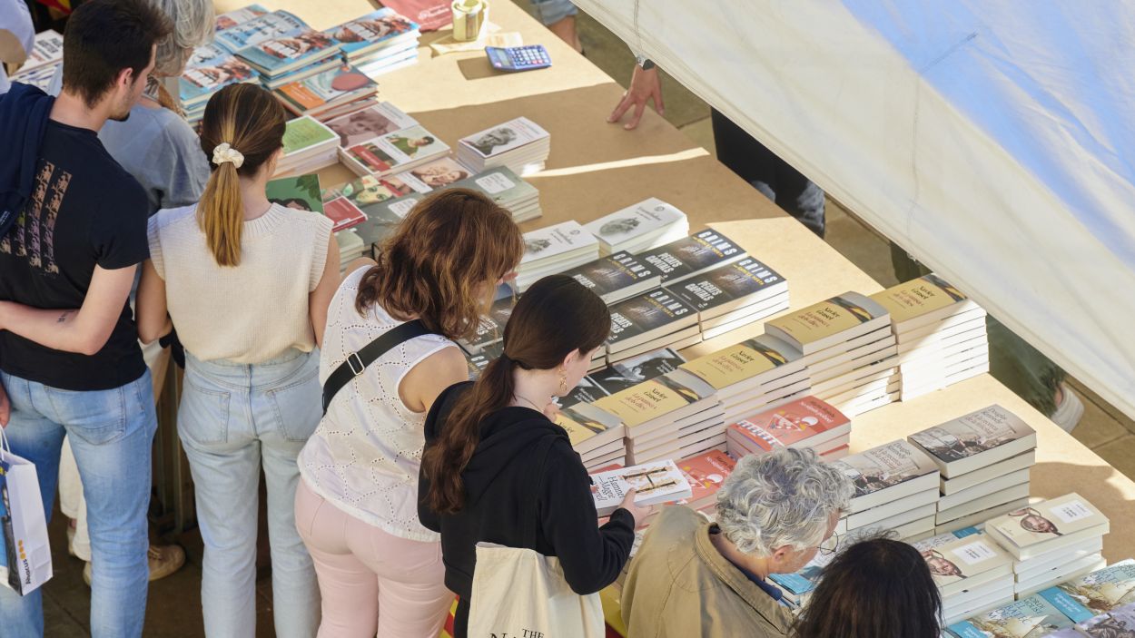 Dues editorials de Sant Cugat demanden la distribuïdora Àgora per impagament i llibres no retornats