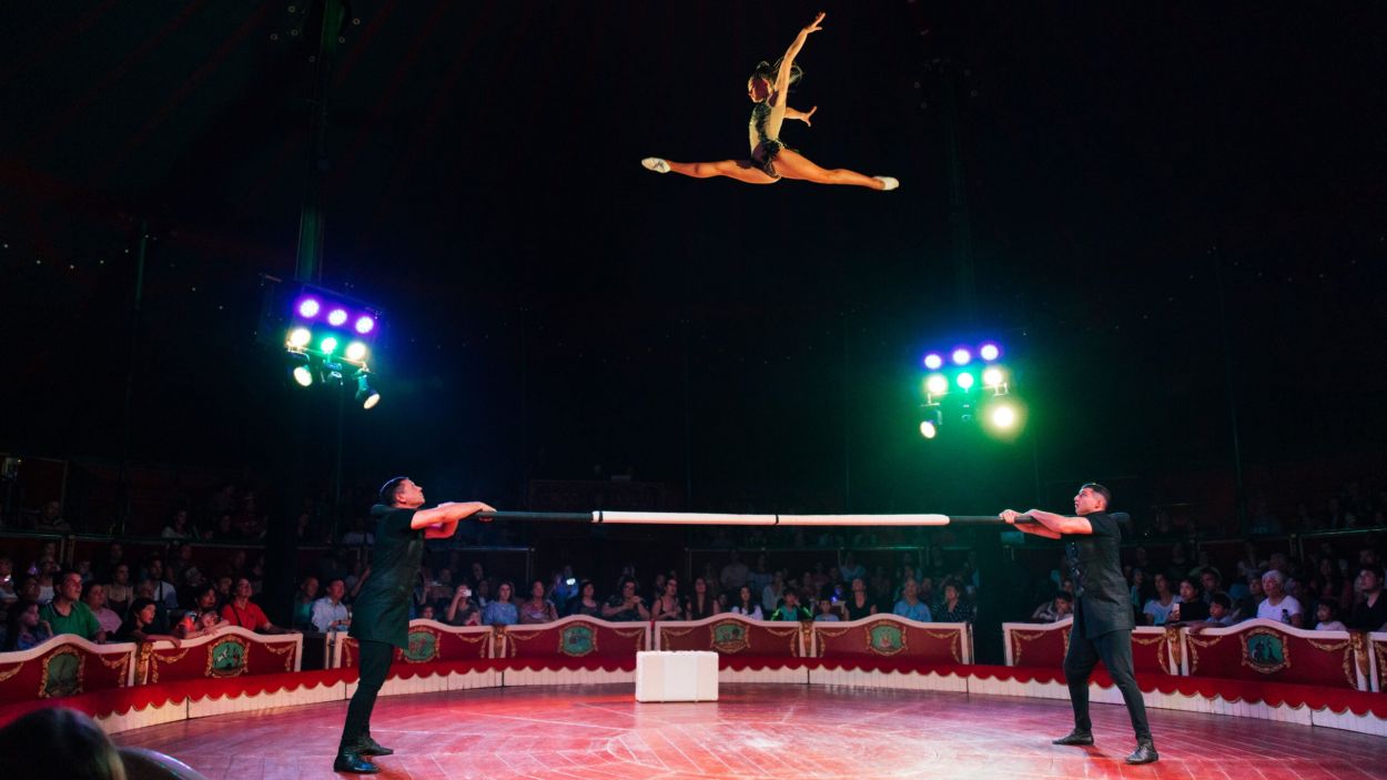 La màgia del Circ Històric Raluy, entre bambolines