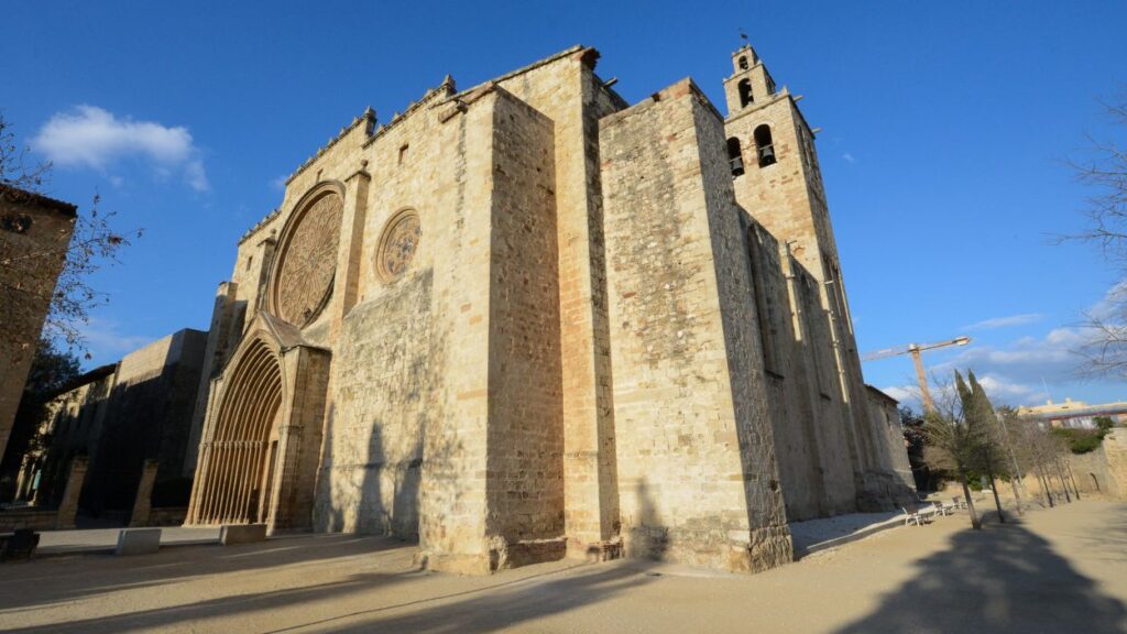 231130-monestir-sant-cugat-facana-esglesia-a-ajuntament.jpg