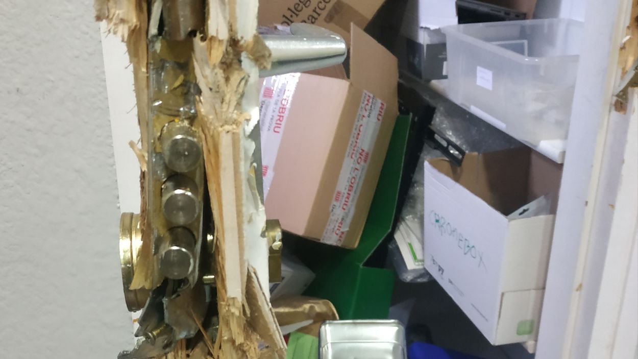 Entren a la força i roben de matinada ordinadors i altres objectes de valor a l'escola Ferran i Clua