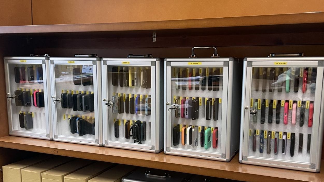 El sindicat Professors de Secundària vol aules lliures de telèfons mòbils