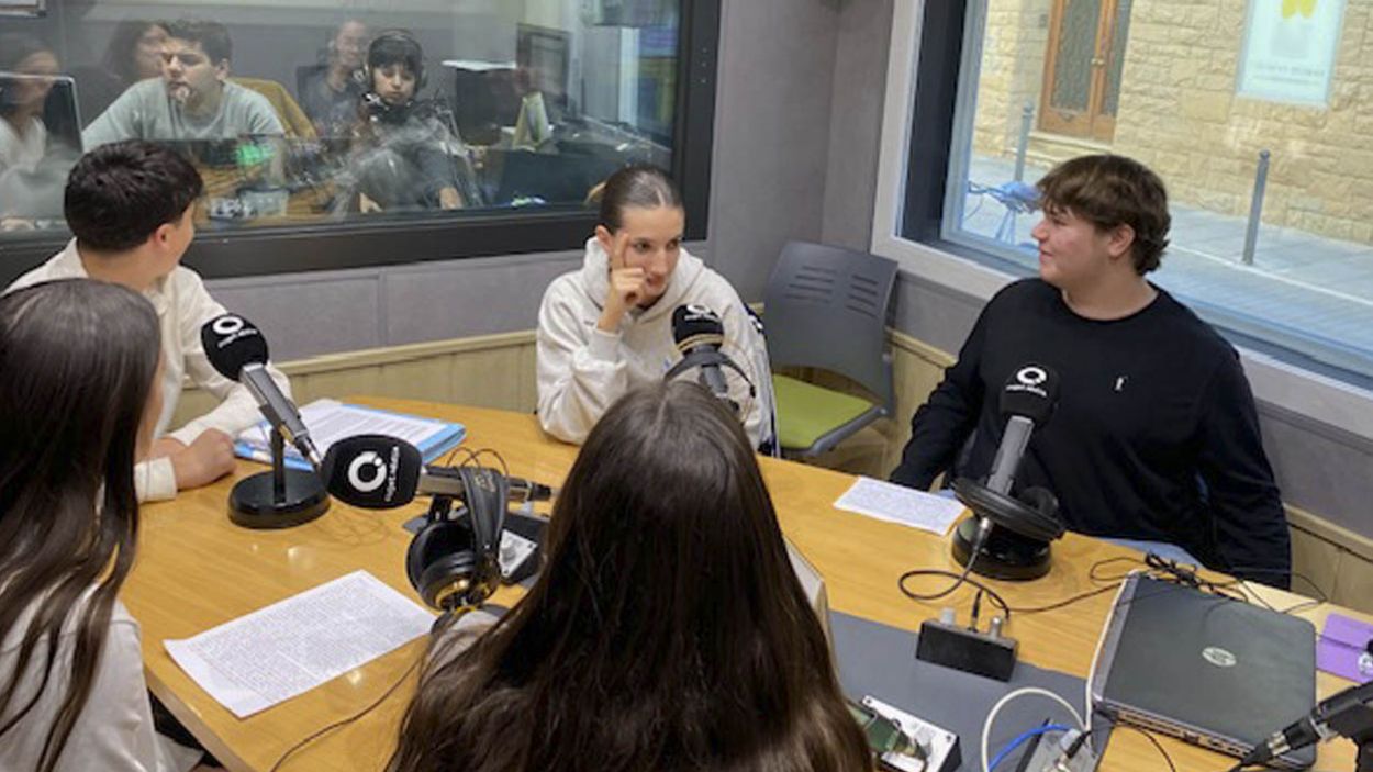 Escolta aquí el programa de ràdio dels alumnes de l'institut Angeleta Ferrer i Sensat