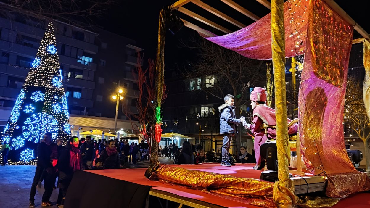 Els patges visiten els barris de Sant Cugat per recollir les cartes per als Reis Mags