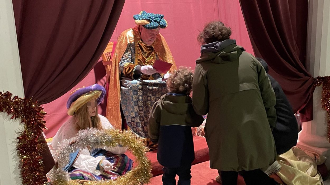 Valldoreix espera l'arribada dels Reis amb xocolata calenta, xurros i cartes