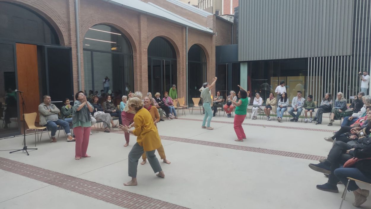 'Tens molt a moure': dansa i moviment a partir dels 65 anys