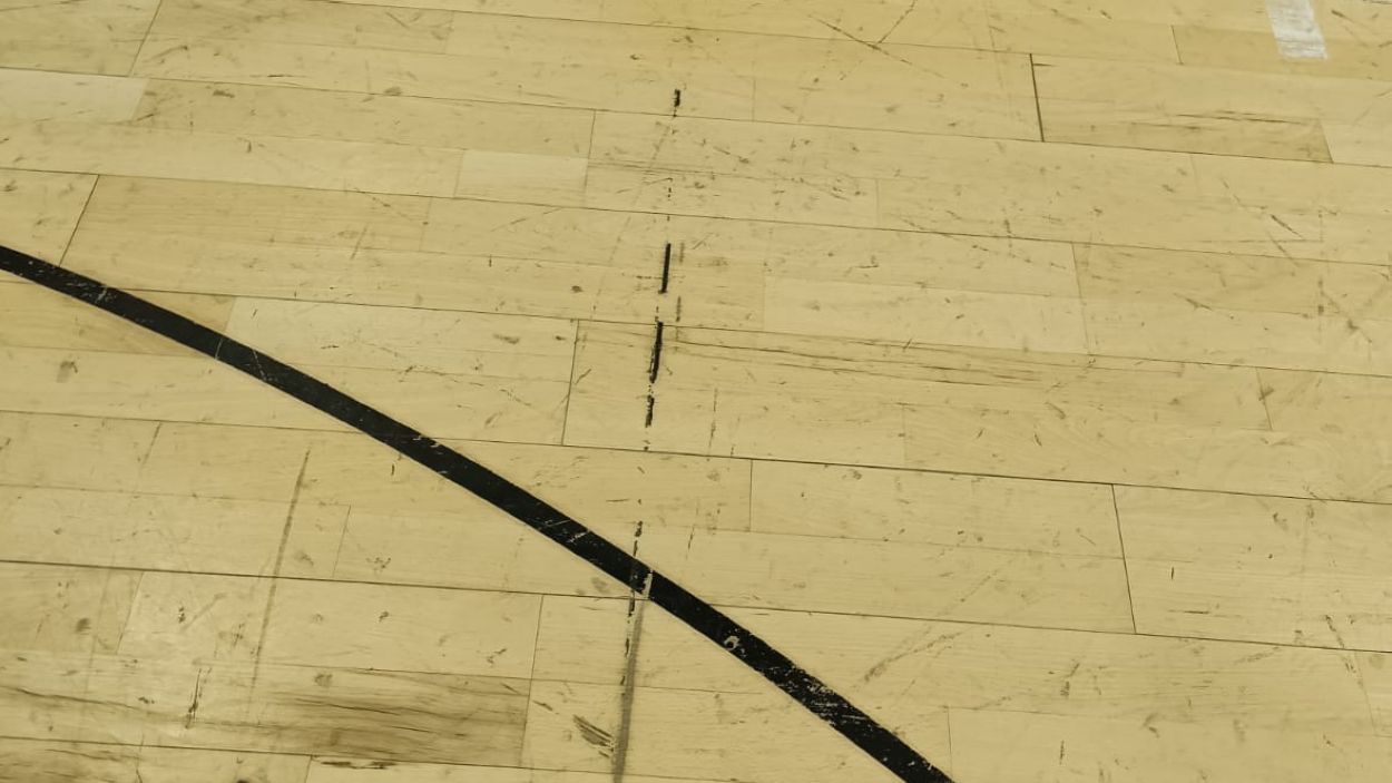 El Patí Hoquei lamenta que el parquet del Pav 2 estigui enganxifós i després d'una neteja 