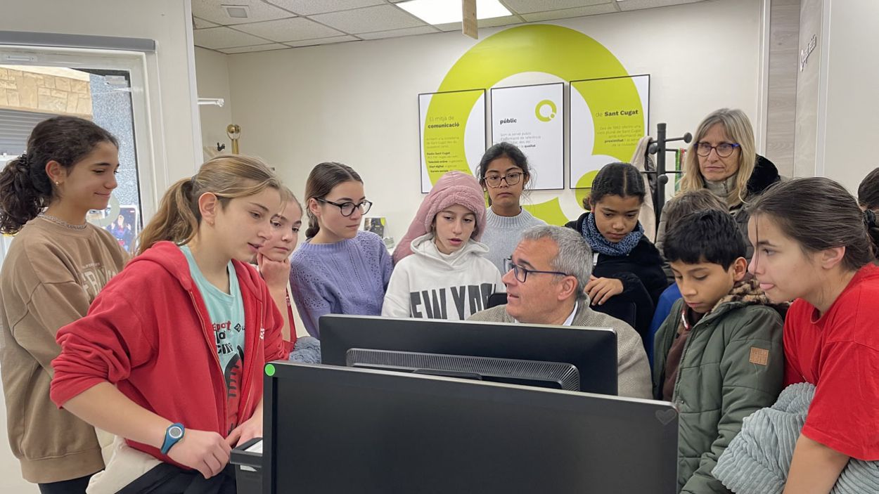 L'escola Joan Maragall visita les instal·lacions del Cugat Mèdia