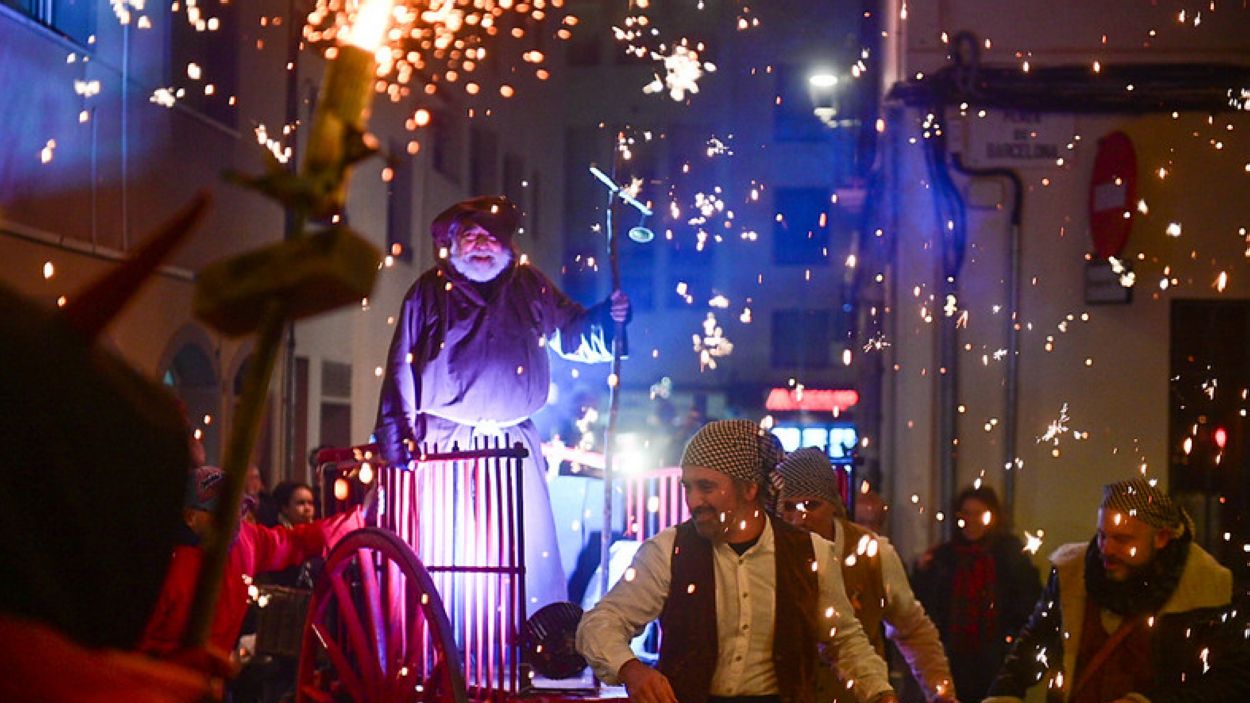 Les Festes de Sant Antoni Abat, sense Mercat de Traginers i amb versió reduïda de la Festa dels Foguerons