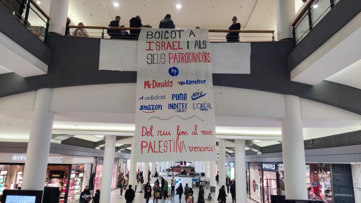 Una protesta contra Israel al centre comercial de Sant Cugat acaba amb una identificació